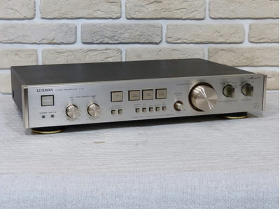 Luxman C-02
