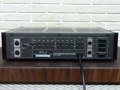 Accuphase C-202 5