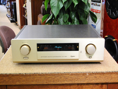 Accuphase DC-300 / пультовой + встроенный DAC 3