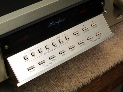 Accuphase DC-300 / пультовой + встроенный DAC 4