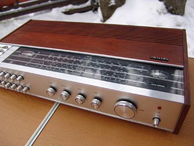 Philips 790 AM / FM Stereo Receiver 2