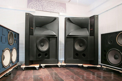 JBL Everest 4