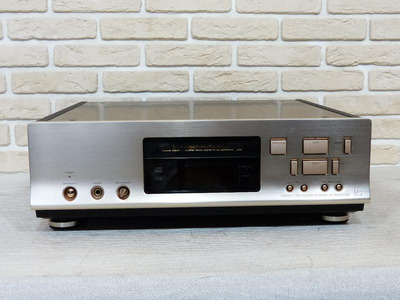 Luxman D-7 3