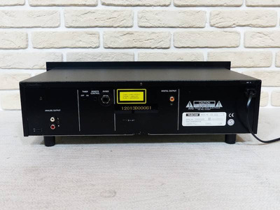 Tascam CD-201 2