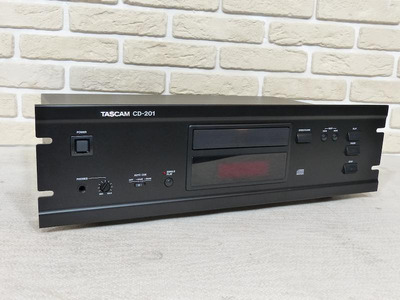 Tascam CD-201 3