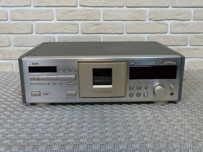 Teac V-8000S