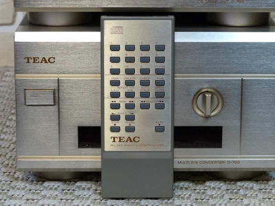 Teac P-700 D-700 CD Transport / DAC 6