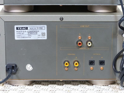 Teac P-700 D-700 CD Transport / DAC 8