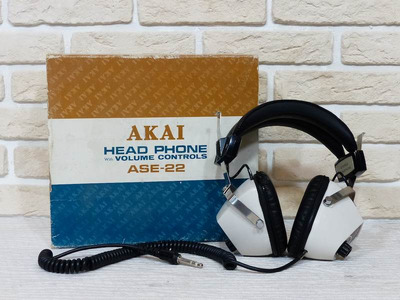 AKAI ASE-22 / Регулируемая громкость