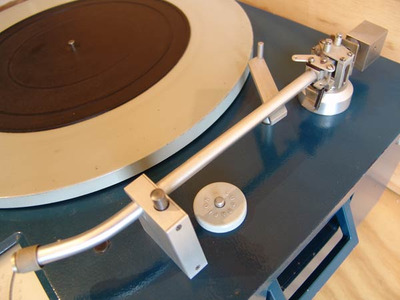 VEB Tontechnik Schallplatten-Abspielgerat T 146 5