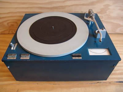 VEB Tontechnik Schallplatten-Abspielgerat T 146